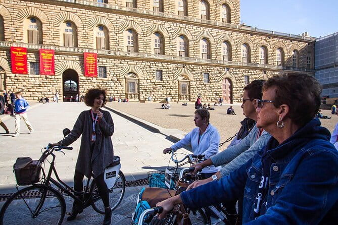 Florence Vintage Bike Tourguided, small group or private option - Exploring Florence’s Historic Squares and Streets