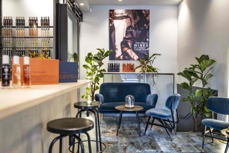 Florence: Wine-tasting Experience in Front of Ponte Vecchio - Central Florence Setting with Iconic Views