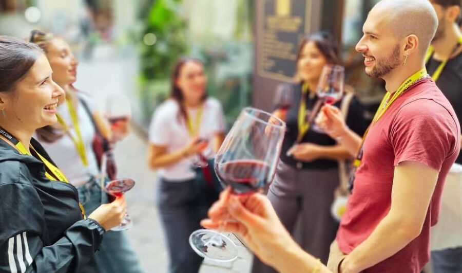 Florence: Wine Windows Walk with Wine Tasting and Appetizers - From the Old Town to the Historic Wine Windows