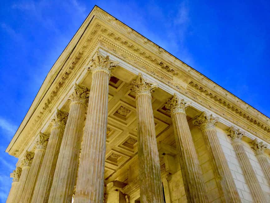 Follow the Roman aqueduct (Nîmes Uzès Pont du Gard) - Starting Point at the Nîmes Tourism Office