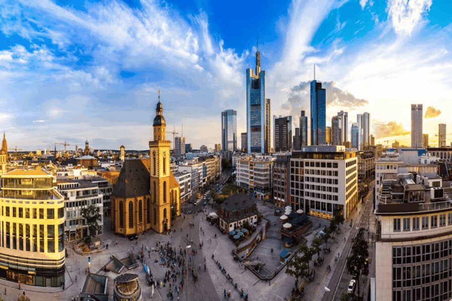 Frankfurt: Guided tour of Frankfurt - Visiting the Frankfurt City Hall and the Historic Center
