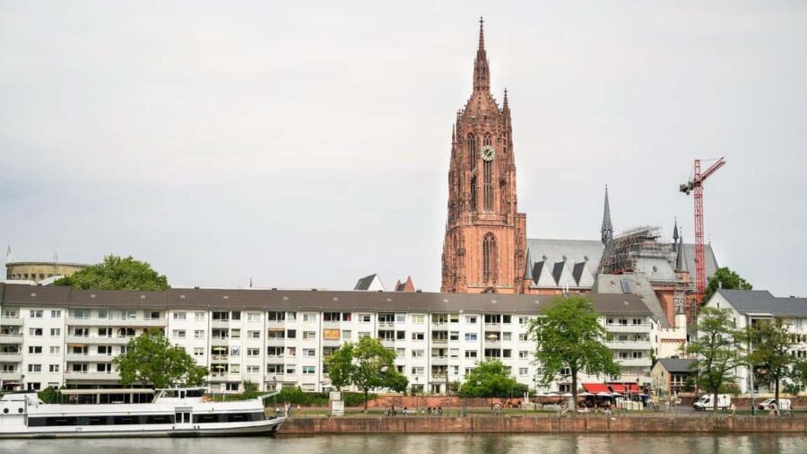 Frankfurt: Guided tour through the old town of half-timbered houses & Burgstadt - Starting Point at Römerberg: The Heart of Frankfurt’s Old Town
