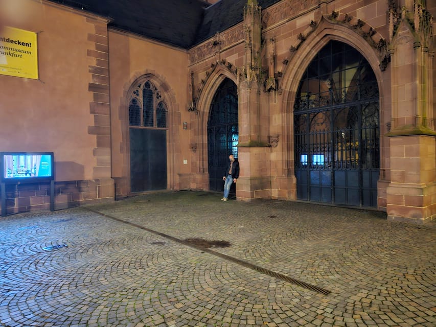 Frankfurt: Horror Theater and City Tour The Hell's Demon - Exploring the Restored Old Town and the Historic Town Hall