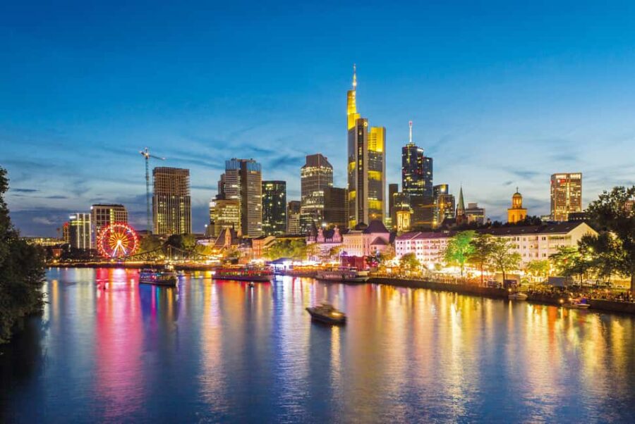 Frankfurt: Lounge Abendfahrt Frankfurt - Meeting Point at the KD Ticket Office by the Water