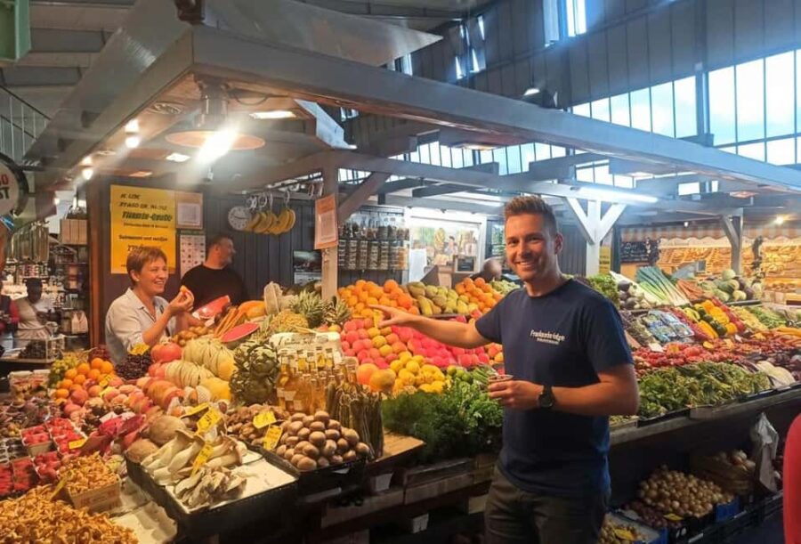 Frankfurt: Old Town Walking Tour with Local Guide - Starting at the TARGOBANK Meeting Point