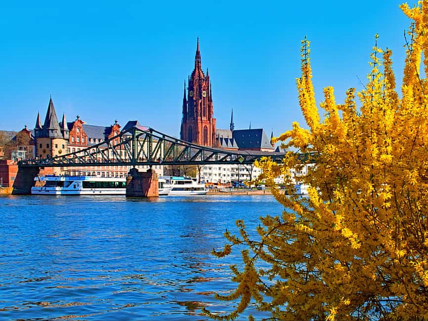 Frankfurt: Private tour in German - just for you and your friends - Starting Point at St. Paul’s Church for a Personalized Experience