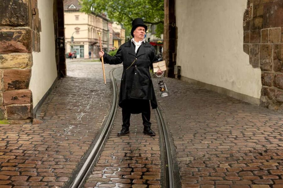 Freiburg: Acting tour Historix tour "Cathedral, gates, city legends" - Starting Point at Predigertor 1 Sets the Tone
