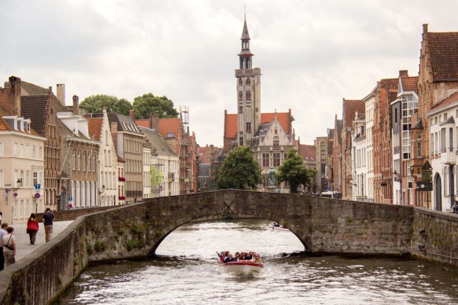 From Amsterdam: Bruges Day Tour in Spanish or English - Visiting the Béguinage, Basilica, and Cathedral
