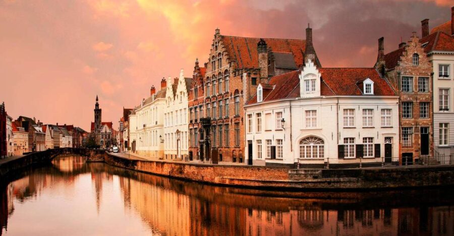 From Amsterdam: Day Trip to Bruges in Spanish - Convenient Departure from Amsterdams Center