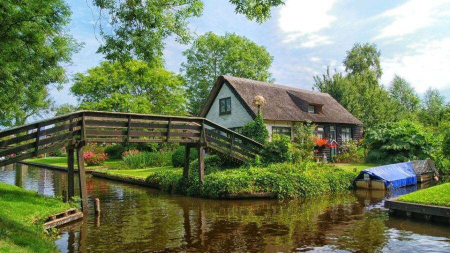 From Amsterdam: Private Sightseeing Tour to Giethoorn - Convenient Hotel Pickup and Private Transportation