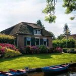 From Amsterdam: Private tour to Giethoorn with private boat - Exploring Giethoorns Car-Free Streets and Historic Farmhouses
