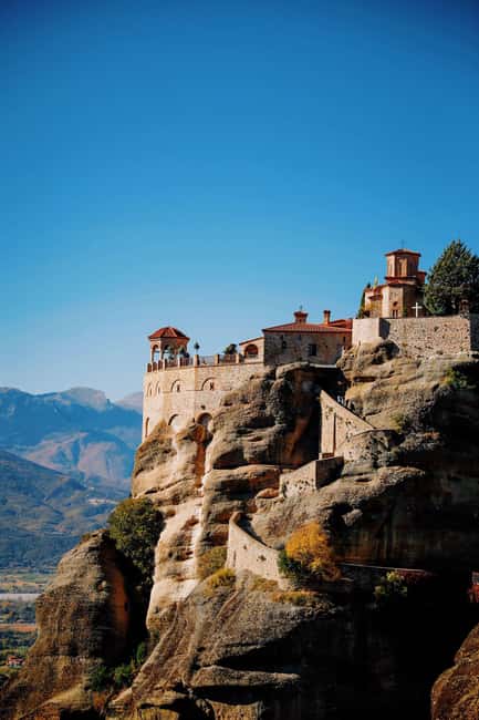 From Athens: 2-Day Delphi and Meteora Chinese Tour Guide - Exploring the Ancient Ruins of Delphi