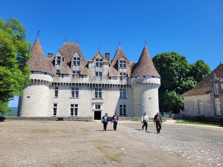From Bordeaux: Private tour Monbazillac (Castle, Wine & Food in Dordogne) - Tasting Several Local Wines at a Family-Run Estate