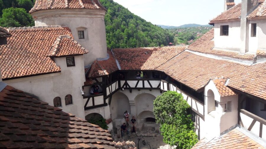 From Brasov: Peles Castle, Bran Castle & Cantacuzino Castle - Exploring Bran Castle, the Legend of Dracula