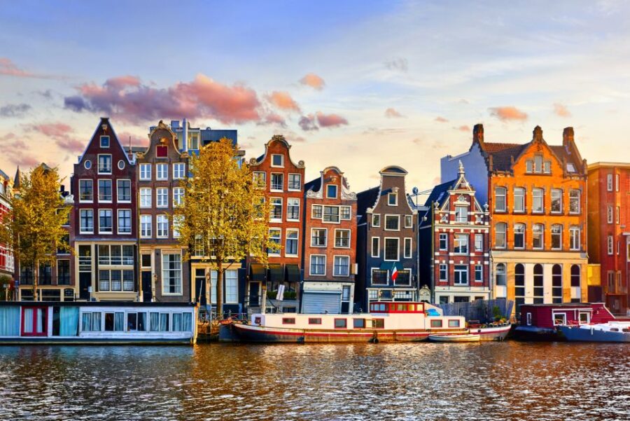 From Brussels: Day Trip to Amsterdam with Canal Boat Cruise - Discovering the Old Town and Merchant Houses