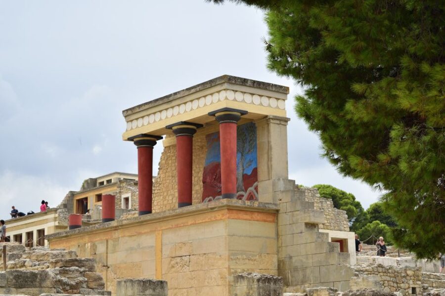 From Chania: Knossos Palace and Heraklion Full-Day Tour - Free Exploration in Heraklion or Museum Visit