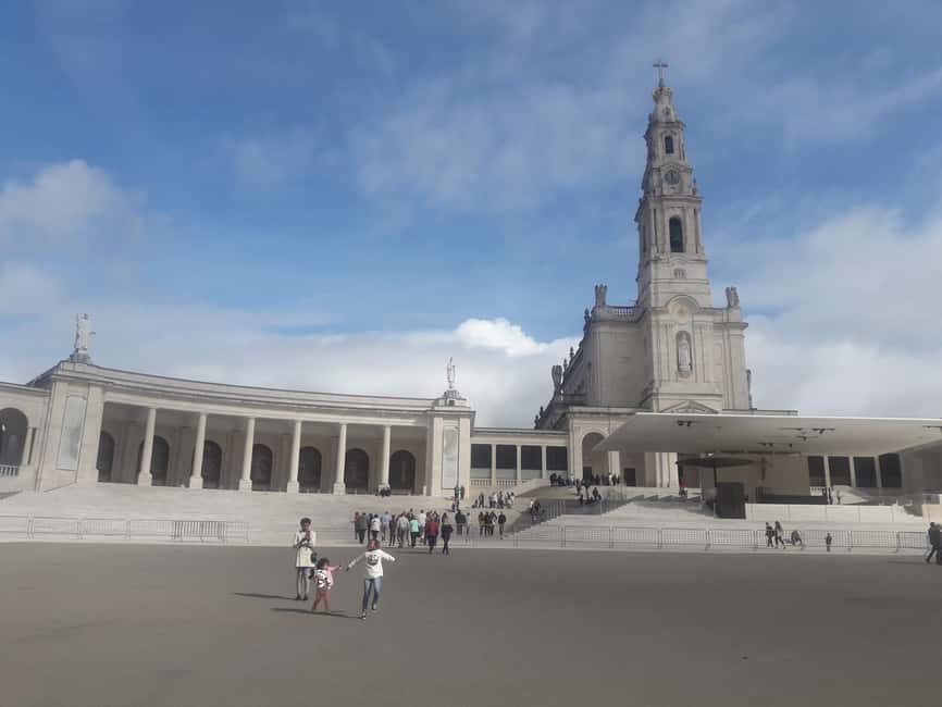 From Coimbra: Sanctuary of Fátima and village of the Little Shepherds - Departure from Coimbra and Transportation Logistics