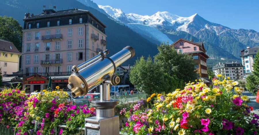 From Geneva: Self-Guided Chamonix-Mont-Blanc Excursion - Navigating the Chamonix Town Center and Shopping District
