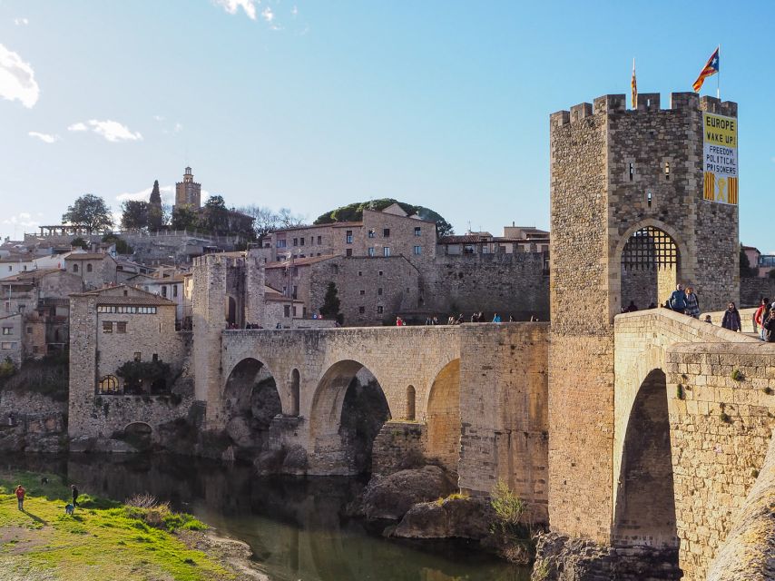 From Girona: Besalú, Banyoles & Historical Garrotxa Day Trip - Scenic Viewpoints from the Pont del Llierca