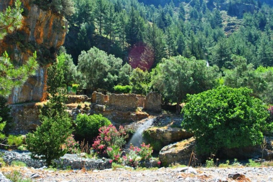 From Heraklion: Samaria Gorge & Agia Roumeli Hiking Day Trip - Exploring the Samaria Gorge