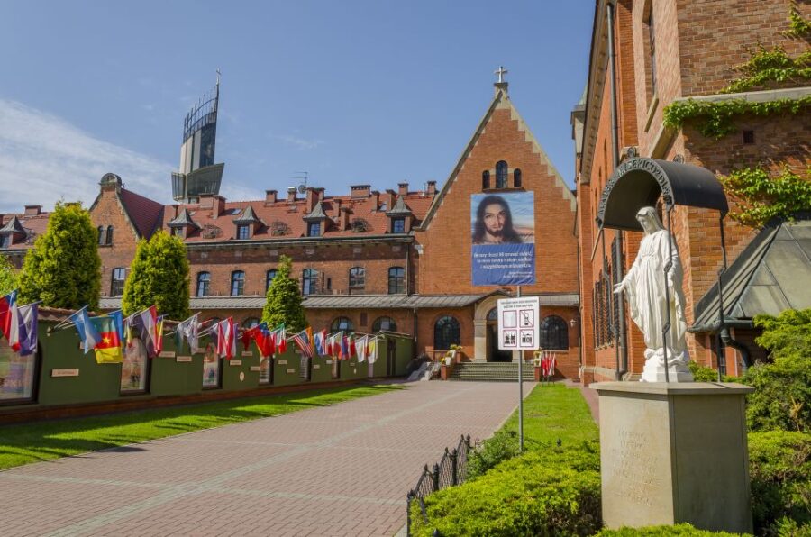 From Krakow: Wadowice & Sanctuary of Divine Mercy Tour - Visiting Wadowices Museum and the Famous Kremowka
