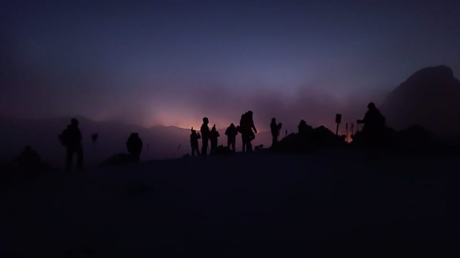 From La Raya: Night Snowshoe Tour in Asturias - Starting Point at La Raya and the Meeting Logistics
