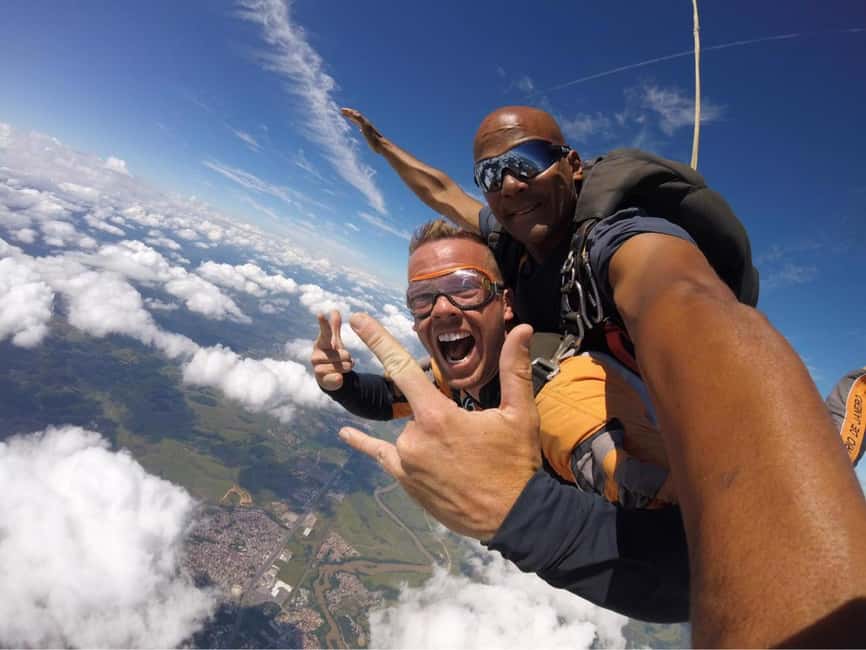 From Lisbon: An Incredible 9,000-Foot Skydiving Jump - The Thrilling 20-Second Free Fall at 200 km/h
