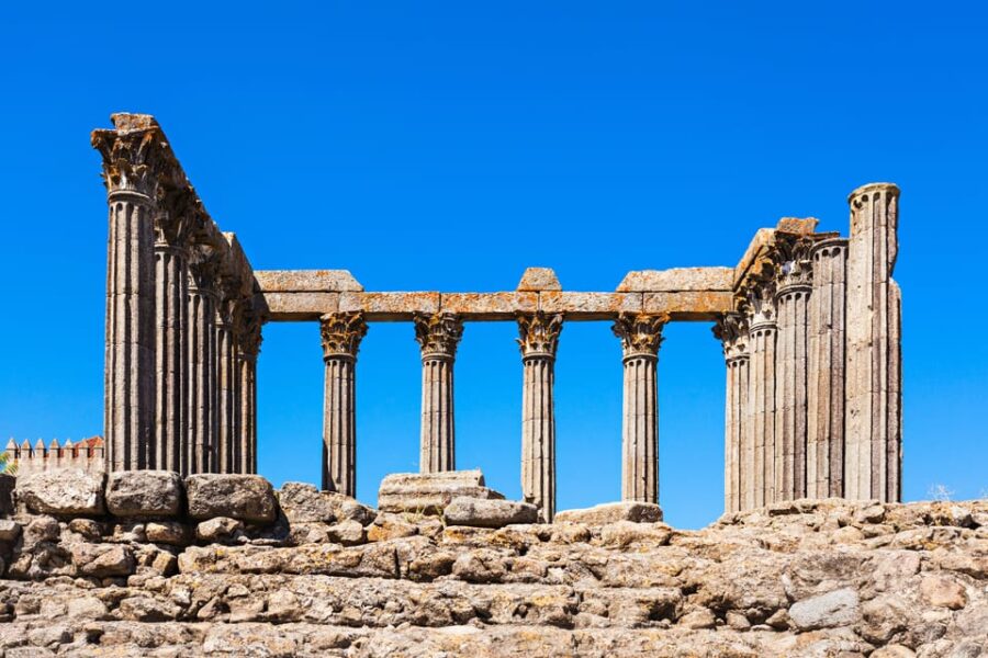 From Lisbon: Évora, Chapel of Bones & Alentejo Wine Tour - Montemor-o-Novo Castle and its Medieval Panorama