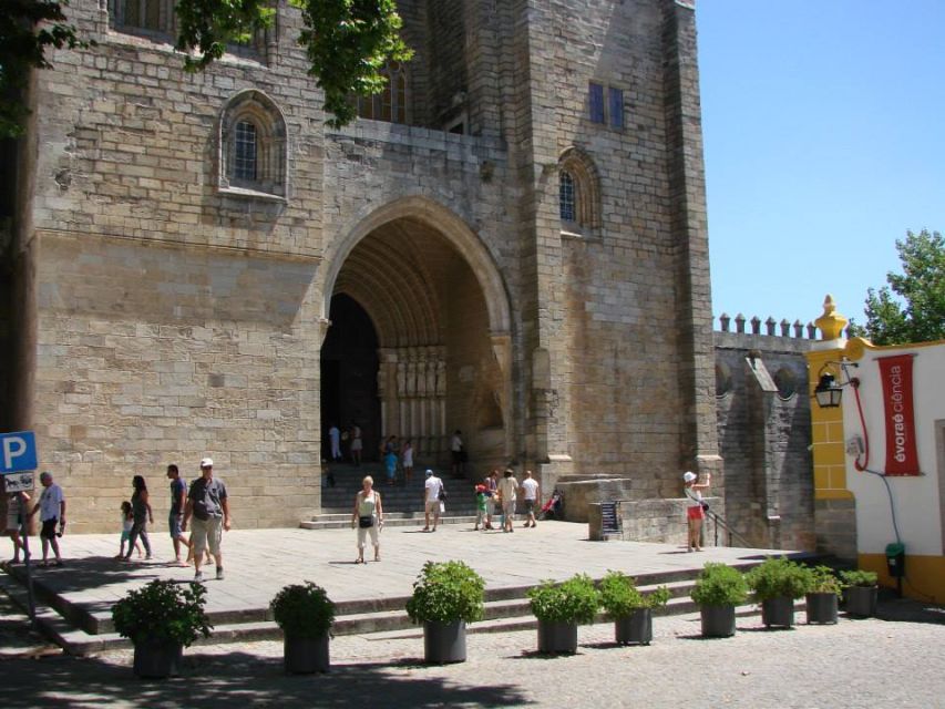 From Lisbon: Évora Wine & Heritage Tour - From the Old Town to the Roman Temple