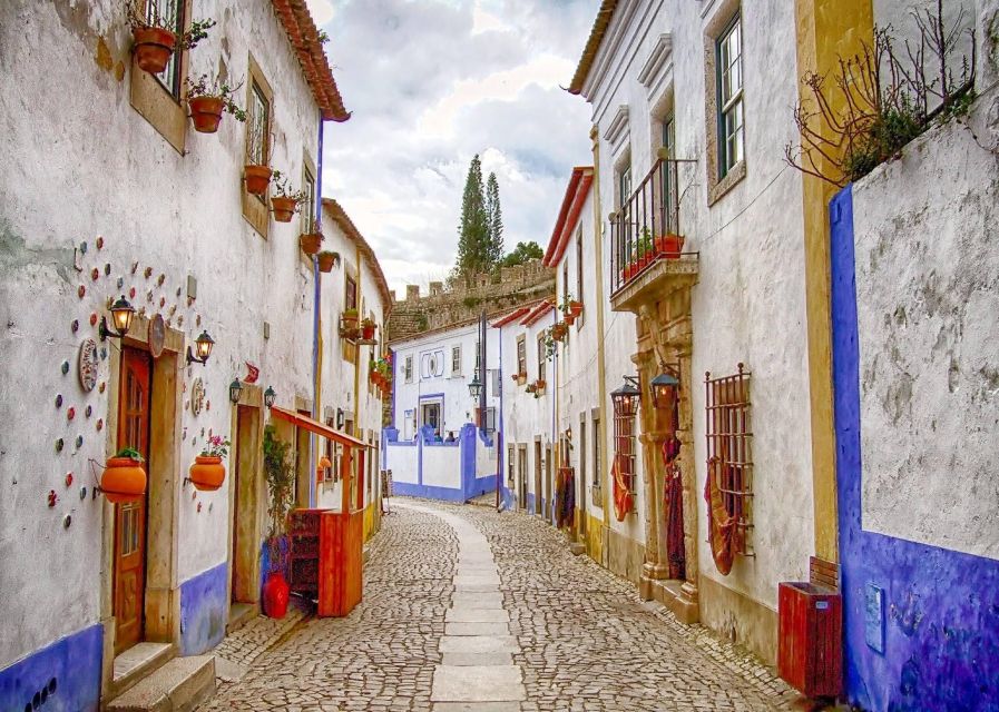 From Lisbon: Óbidos and Nazaré Private Half-Day Tour - From Lisbon to the Medieval Walls of Óbidos
