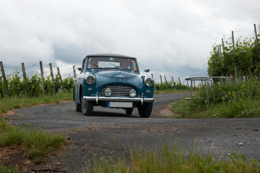 From Lisbon: Vintage Car + Wine Tasting + Pick up - The Scenic Pick-up in Torres Vedras