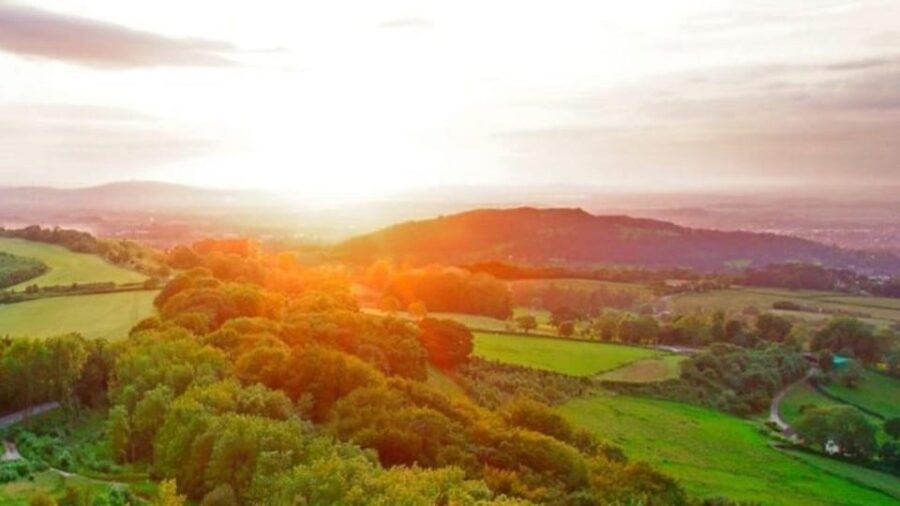 From London: Small Group Cotswolds Villages Tour - Exploring Bourton-on-the-Water: The Venice of the Cotswolds