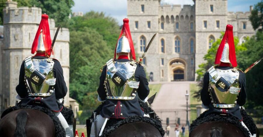 From London: Windsor, Stonehenge & Oxford Private Car Tour - From London to Windsor Castle: A Royal Welcome