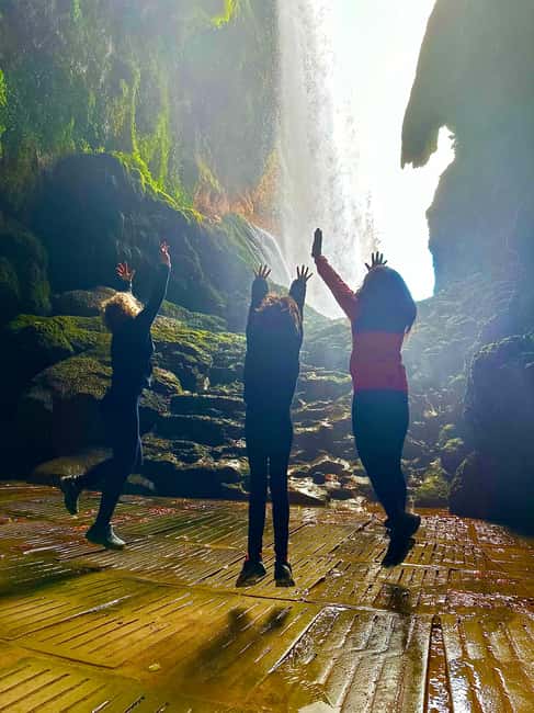 From Madrid: Discover the Monastery of Piedra and the Kingdom of Aragon - Exploring the Monasterio de Piedra Natural Parks Waterfalls and Grottos