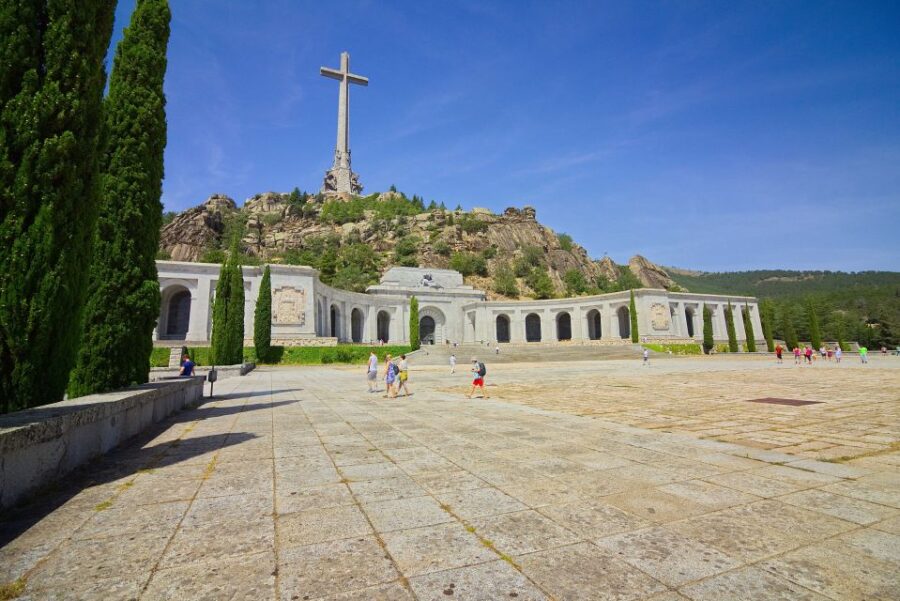 From Madrid: El Escorial and Valley's Basilica Half Day Tour - Discover the Valleys and Basilica of the Fallen