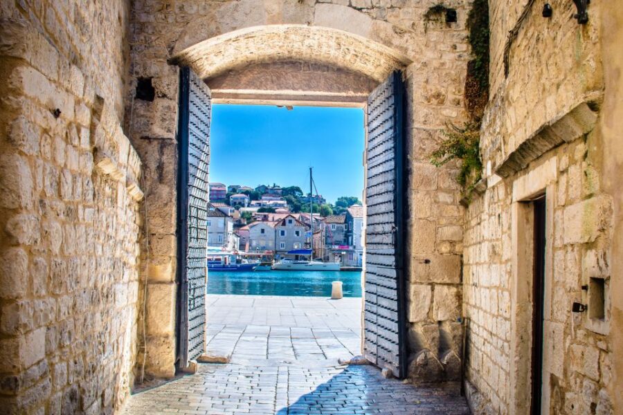 From Makarska Riviera: Full-Day Split & Trogir Tour - Exploring Diocletian’s Palace in Split