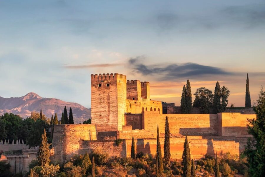 From Málaga: Sunset Alhambra Tour with Tickets - Exploring the Alhambra’s Iconic Walls and Courtyards