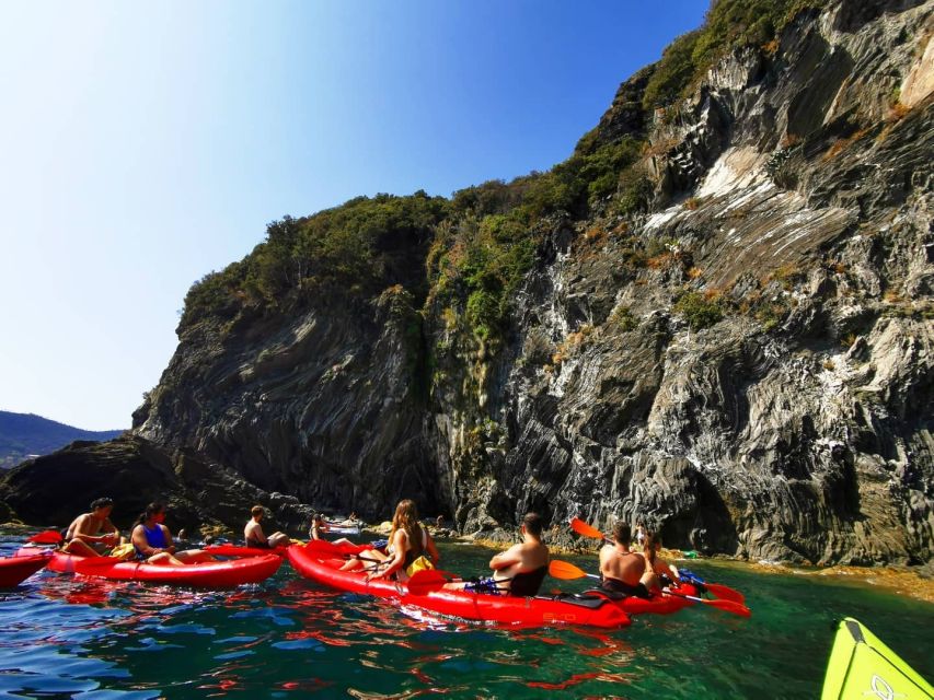 From Monterosso: Vernazza Bay Kayaking Tour - Starting Point at the Beach Bar Stella Marina in Monterosso