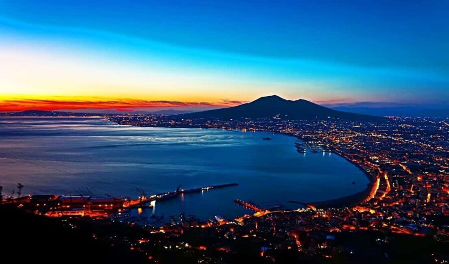 FROM NAPLES: A PANORAMIC TOUR OF THE CITY OF NAPLES - Starting the Tour at Piazza Municipio