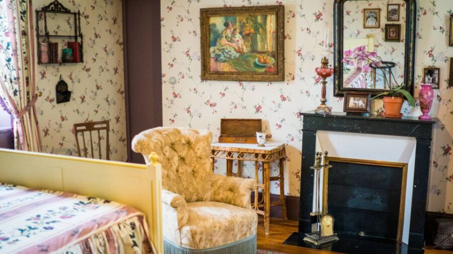 From Paris: Versailles and Giverny Full-Day Trip - Inside the Palace of Versailles: Royal Rooms and Hall of Mirrors