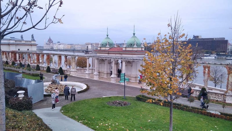 From Pest to Buda Your Essential Tour w/ local guide - Exploring Budapest’s Fashion and Commercial Streets