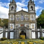 From Porto: Braga and Guimarães Full-Day Trip with Lunch - Savor a Traditional Minho Lunch with Vinho Verde