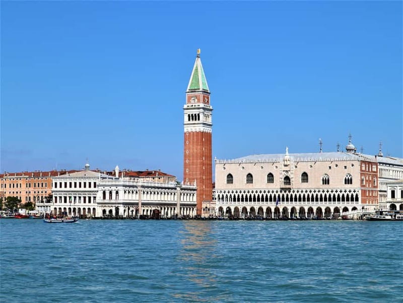 From Punta Sabbioni: Murano and Burano with stops - Navigating the Venetian Lagoon by Speedboat
