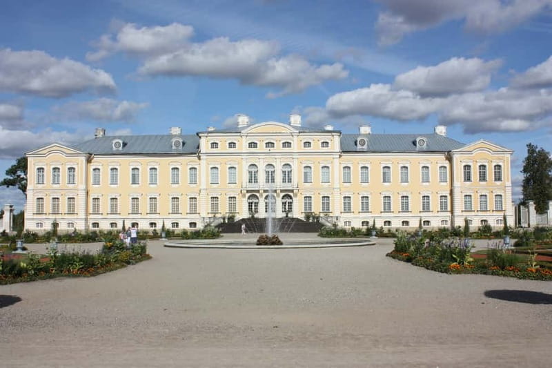 From Riga to Vilnius with Sightseeing Stops Top Private Tour - Discover Bauska Castle’s Military Architecture and Scenic Surroundings
