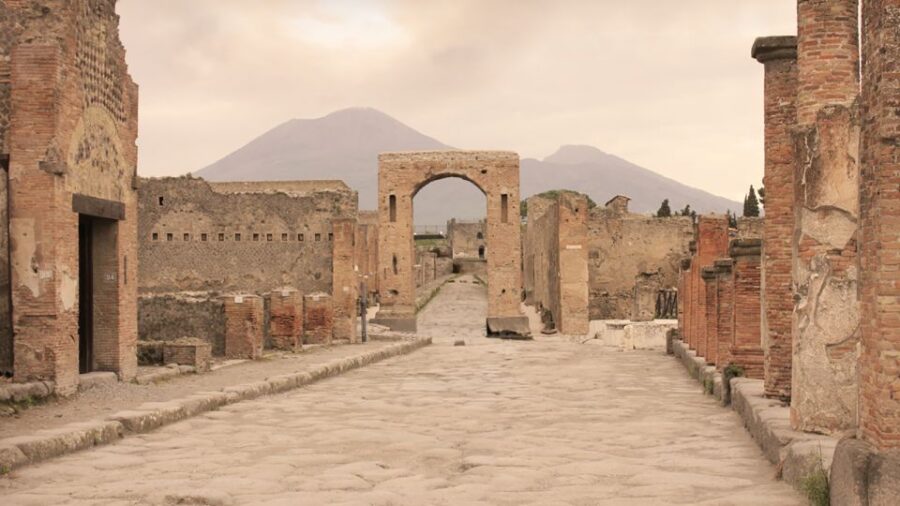 From Rome: Pompeii Day Trip by Fast Train and Car - How the Tour Combines Speed and Expertise