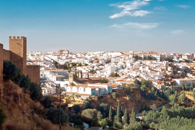 From Seville: White Villages and Ronda private day trip - Visiting Zahara de la Sierra: A White Village Gem