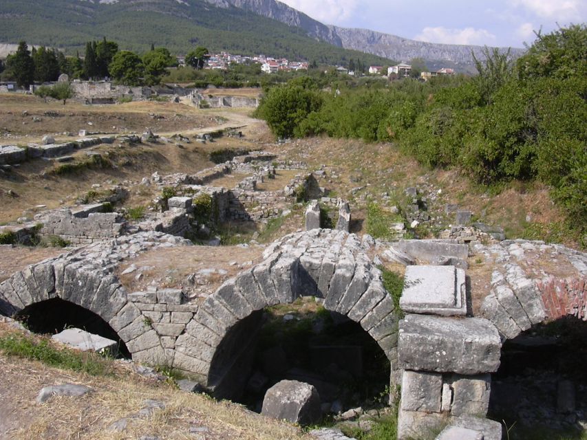 From Split: Private Salona Tour - Walking Through Salonas Impressive Ruins