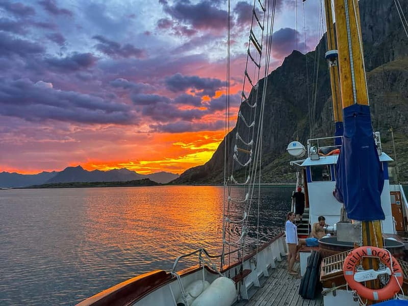 From Svolvær: Private Midnight Sun Yacht Cruise in Lofoten - Setting Off from Svolvær for a Private Arctic Voyage