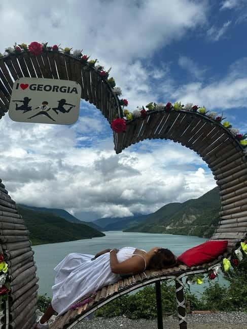 From Tbilisi: Gudauri and Kazbegi Day Trip with Activities - Exploring the Ananuri Fortress on the Aragvi River