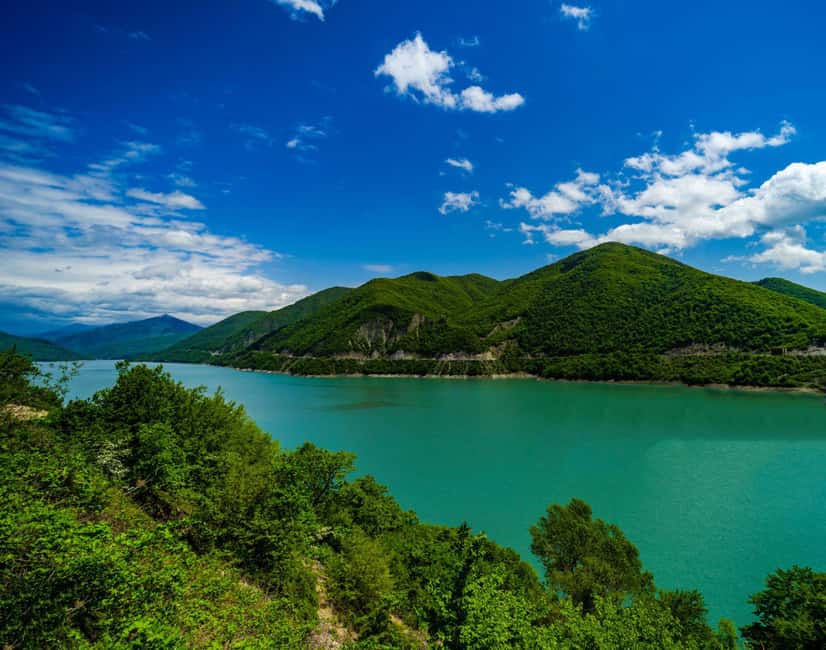 From Tbilisi: Private Ananuri-Gudauri-Kazbegi Tour - Exploring Ananuri Fortress and Jinvali Reservoir Views
